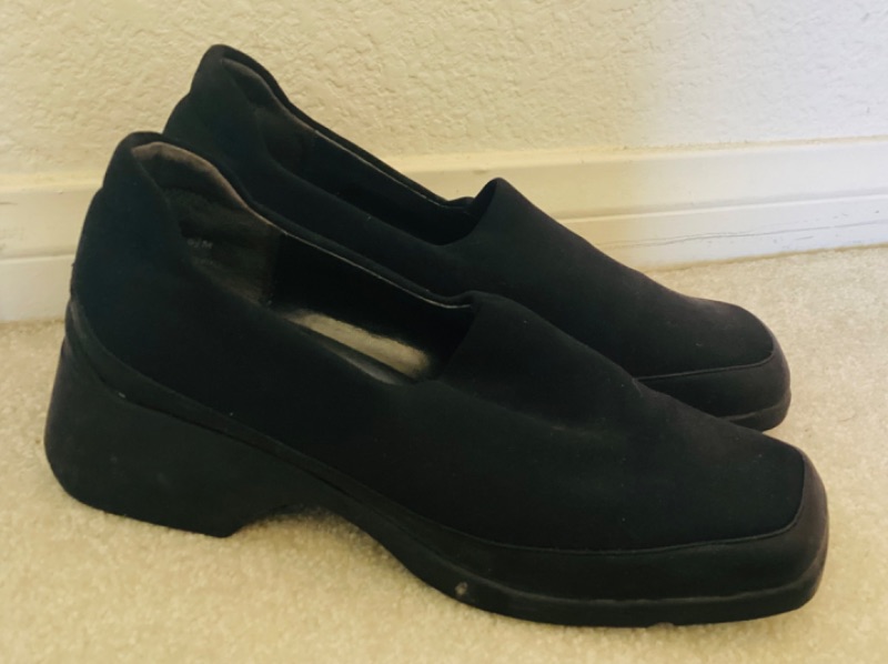 Photo 2 of WOMENS BLACK SHOES - NATURALIZER & NICOLE 
SIZE 6.5