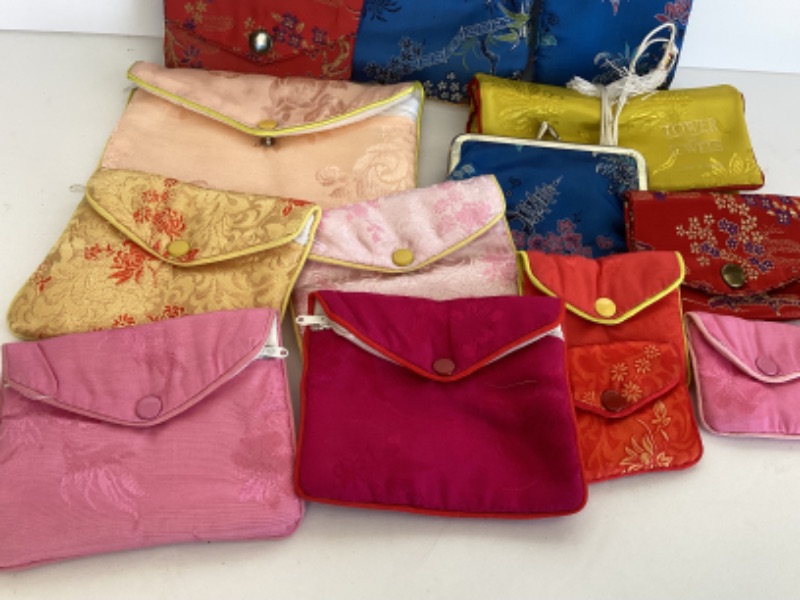 Photo 2 of ASSORTED SATIN JEWELRY /KEEPSAKE ZIPPERED POUCHES