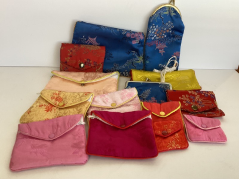 Photo 1 of ASSORTED SATIN JEWELRY /KEEPSAKE ZIPPERED POUCHES