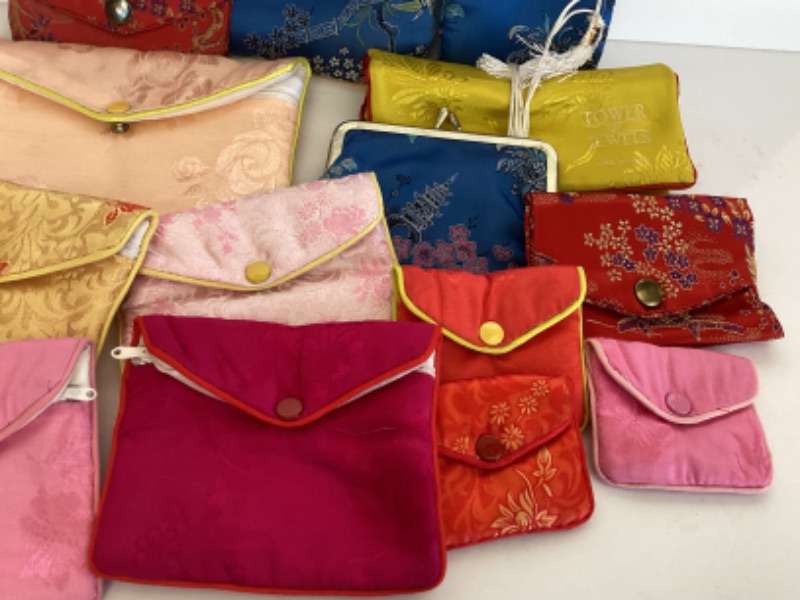 Photo 3 of ASSORTED SATIN JEWELRY /KEEPSAKE ZIPPERED POUCHES