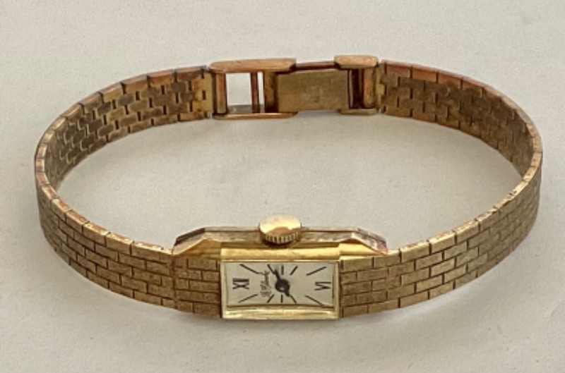 Photo 2 of VINTAGE LA CLOCHE SLIM BRACELET WATCH MARKED 14K