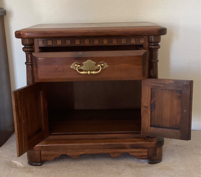 Photo 3 of ETHAN  ALLEN SOLID WOOD BEDSIDE TABLE 27 X 17 X 25.5 - MORE OF THIS SET IN AUCTION