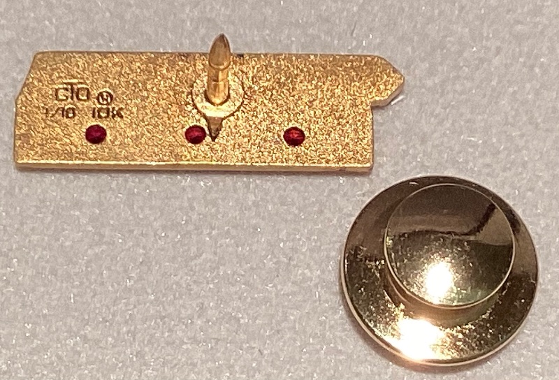 Photo 2 of 10K COLUMBIA 15 YEAR LAPEL PIN 2.7GTW