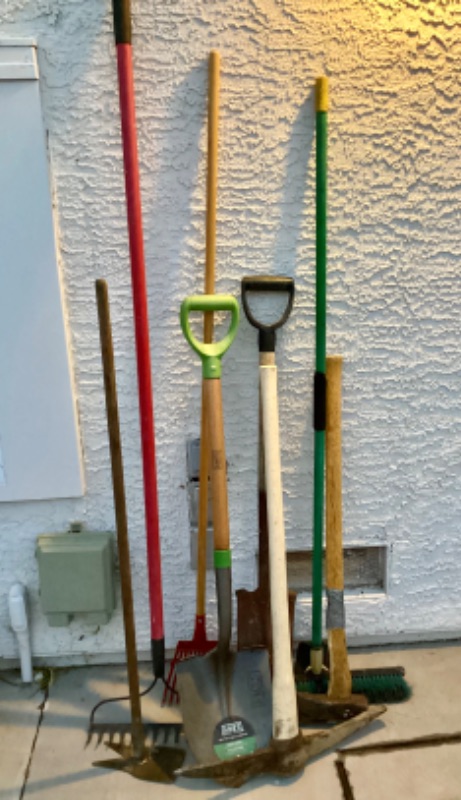 Photo 1 of GARDEN/ YARD TOOLS