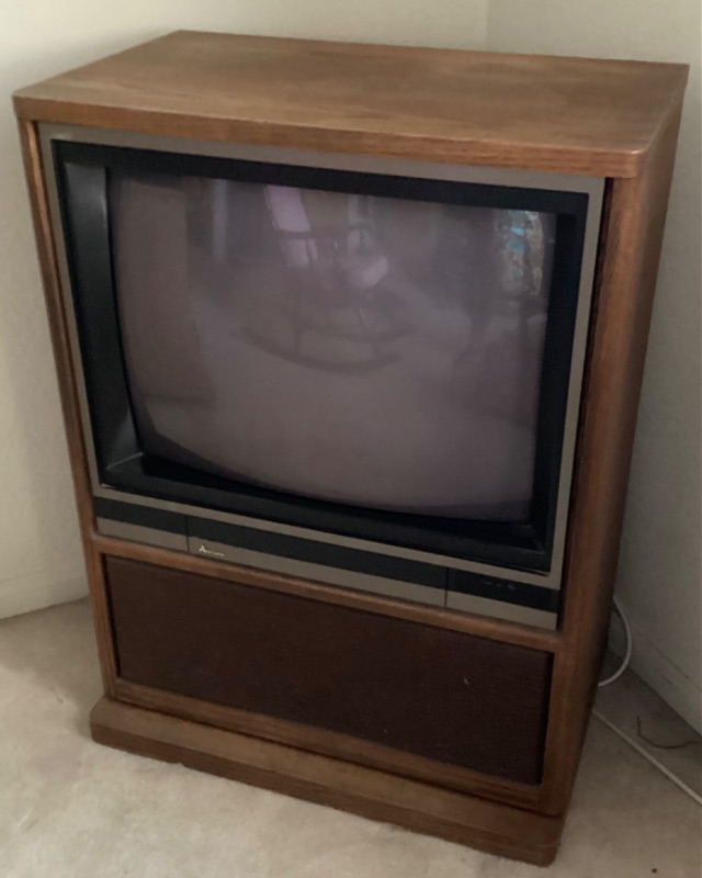 Photo 2 of MITSUBISHI VINTAGE TV