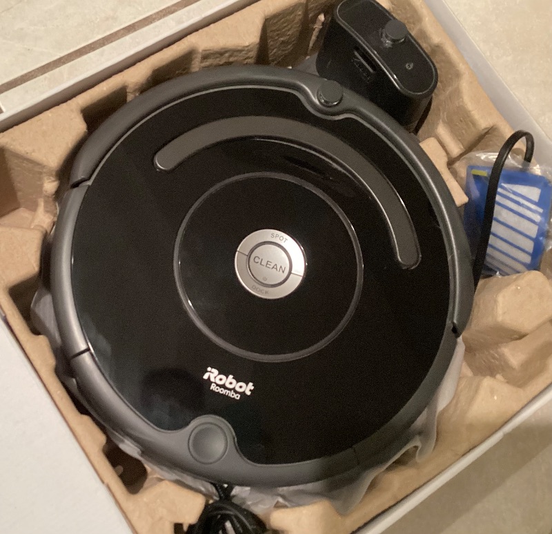 Photo 2 of ROBOT ROOMBA 675