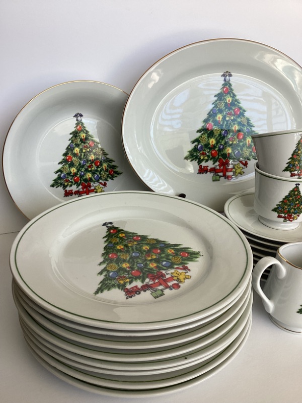 Photo 3 of VINTAGE ALCO INDUSTRIES CHRISTMAS DISHES