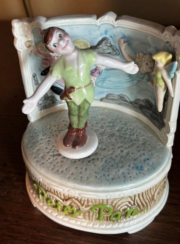 Photo 7 of COLLECTIBLE - THE WALT DISNEY COMPANY, HAND PAINTED PETER PAN "YOU CAN FLY" MUSIC BOX