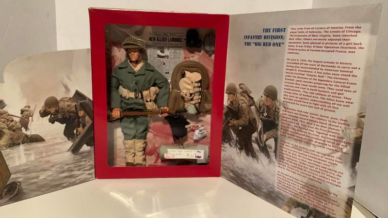 Photo 2 of G.I. JOE CLASSIC COLLECTION D-DAY SALUTE