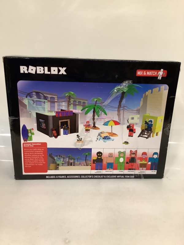 Photo 3 of Roblox ROB0599 Action Collection-Arsenal: Operation Beach Day Deluxe Playset [Includes Exclusive Virtual Item]