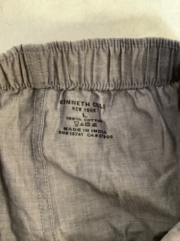 Photo 3 of Kenneth Cole New York Grey Womens Shorts Size - L 