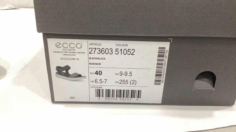 Photo 4 of ECCO WOMEN SANDAL SIZE 9.5