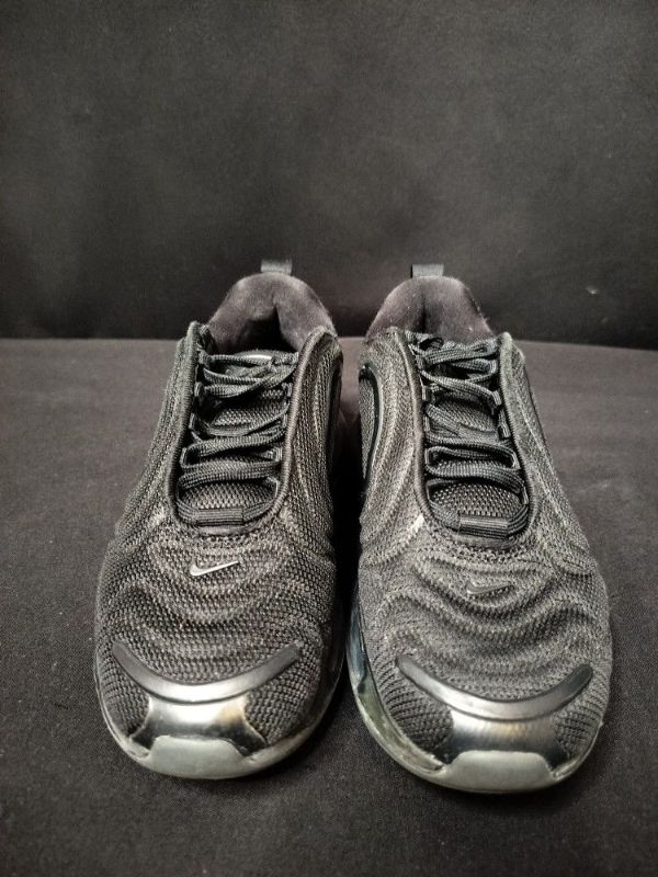 Photo 2 of KIDS NIKE AIR MAX 720 SIZE 3.5