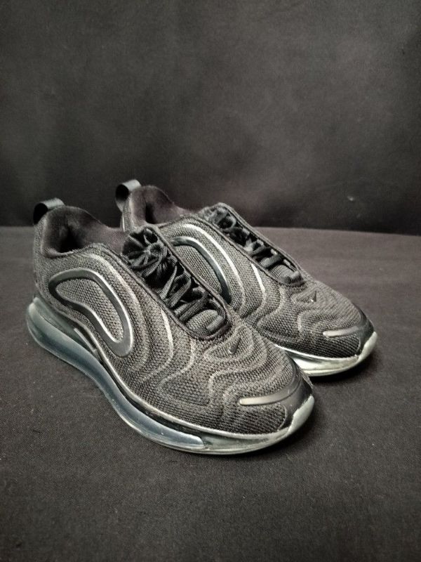 Photo 4 of KIDS NIKE AIR MAX 720 SIZE 3.5