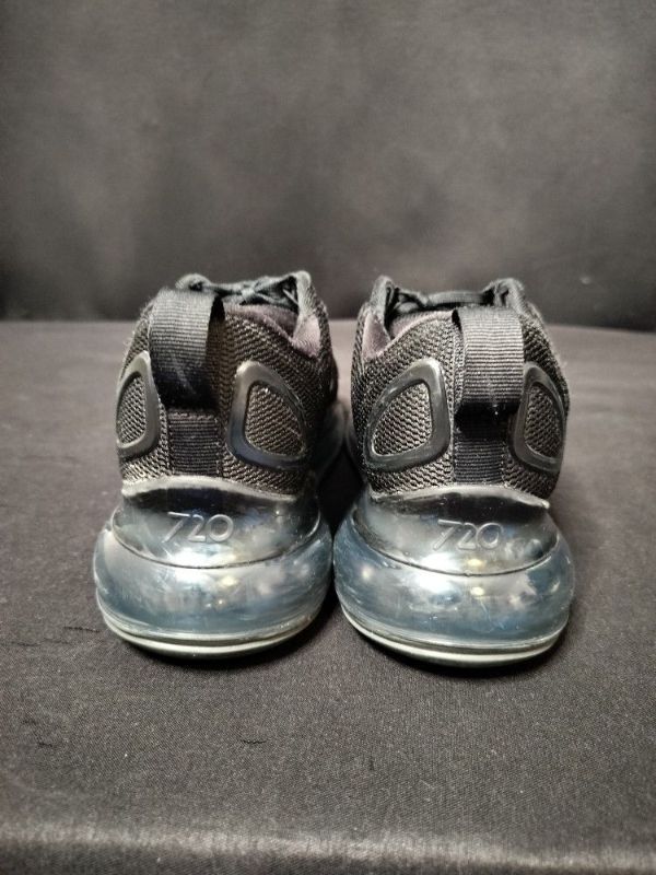 Photo 3 of KIDS NIKE AIR MAX 720 SIZE 3.5