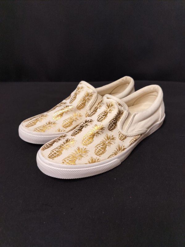 Photo 2 of WOMENS BUCKETFEET DJ LIU PINEAPPLE SLIPONS SIZE 7