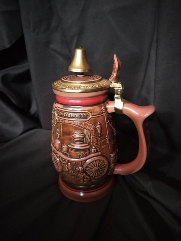 Photo 2 of VINTAGE AVON 1989 TRIBUTE TO AMERICAN FIREFIGHTERS BEER STEIN