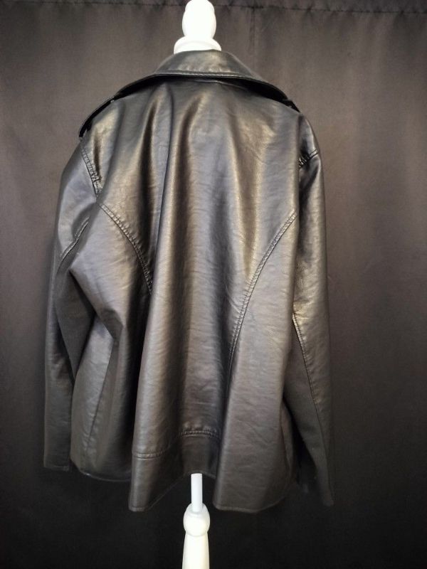 Photo 2 of WOMENS LANE BRYANT LEATHER BIKER JACKET SIZE 22/24