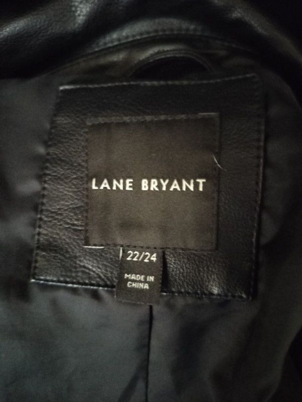 Photo 4 of WOMENS LANE BRYANT LEATHER BIKER JACKET SIZE 22/24