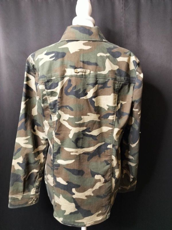 Photo 2 of WOMENS ELLEN DEGENERES EV1 CAMOUFLAGE LOVE BUTTON DOWN JACKET SIZE MEDIUM