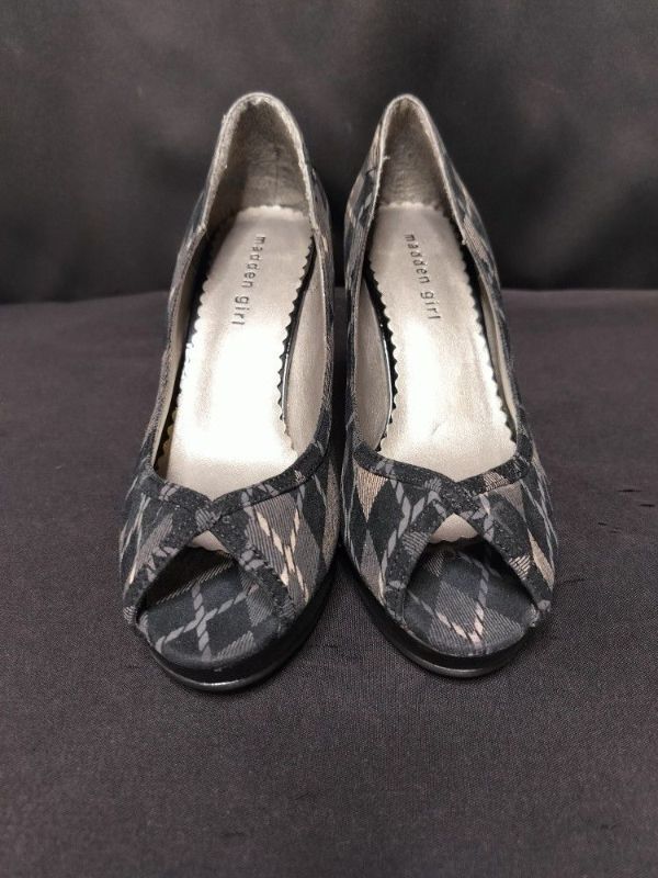 Photo 2 of WOMENS PLAID MADDEN PUMP SIZE 8