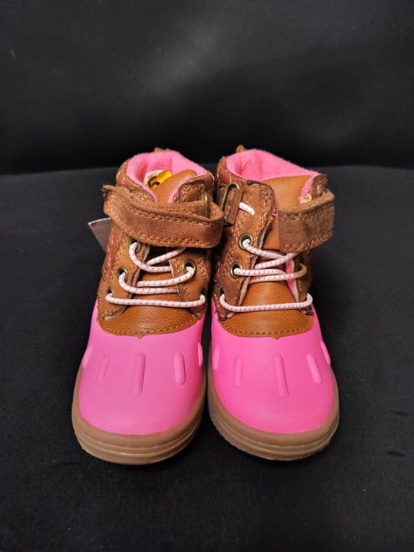 Photo 2 of TODDLERS CARTER PINK SNOW SHOES SIZE 5