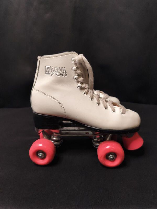 Photo 1 of MAGNA 700 ROLLER DERBY SKATES SIZE 5