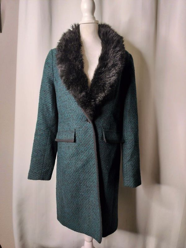 Photo 1 of WOMENS BANANA REPUBLIC PEA COAT WITH FAUX FUR COLLAR MADE OF ITALIAN FABRIC SIZE XS