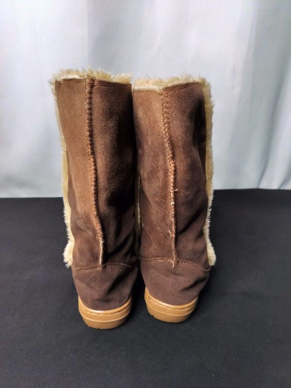 Photo 3 of WOMENS STYLE AND COMPANY WITTY WINTER LIGHT COLORED FUR BOOTS SIZE 7