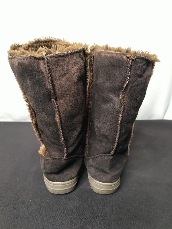 Photo 3 of WOMENS STYLE AND COMPANY WITTY WINTER DARK COLORED FUR BOOTS SIZE 7