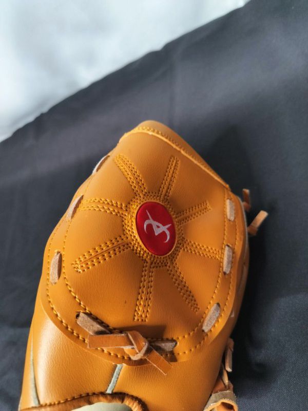 Photo 2 of VOIT KIDS BASEBALL MITT