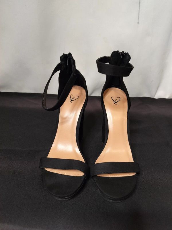 Photo 2 of WOMENS WINDSOR HANNAH BLOCK HEELS SIZE 7