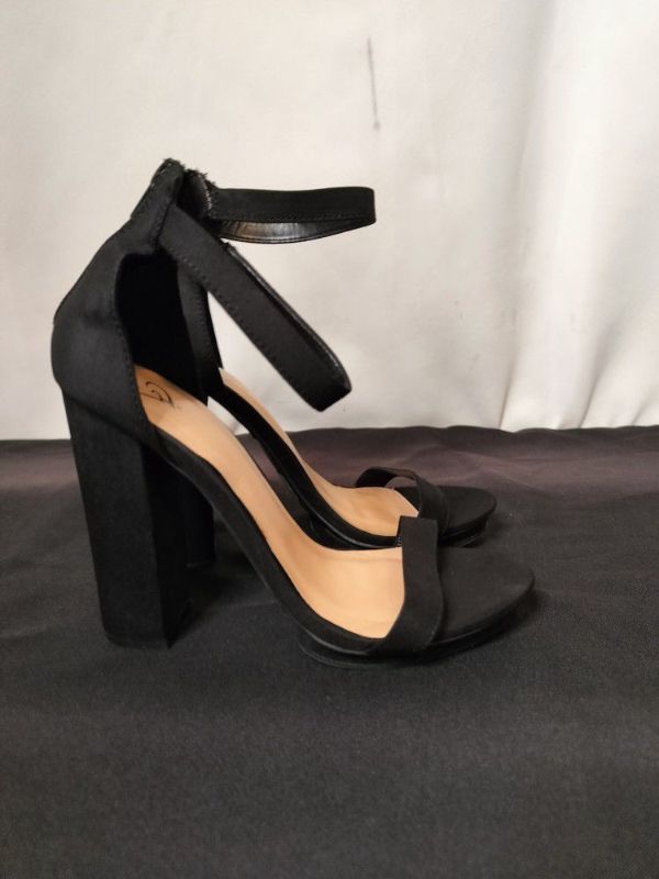 Photo 1 of WOMENS WINDSOR HANNAH BLOCK HEELS SIZE 7