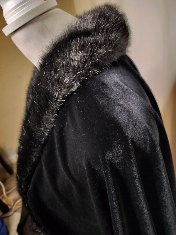 Photo 1 of WOMENS CACHET VELVET FUR SHAWL SIZE SMALL