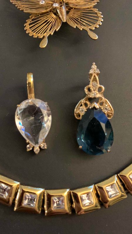 Photo 1 of NECKLACE AND JEWELRY PIECES