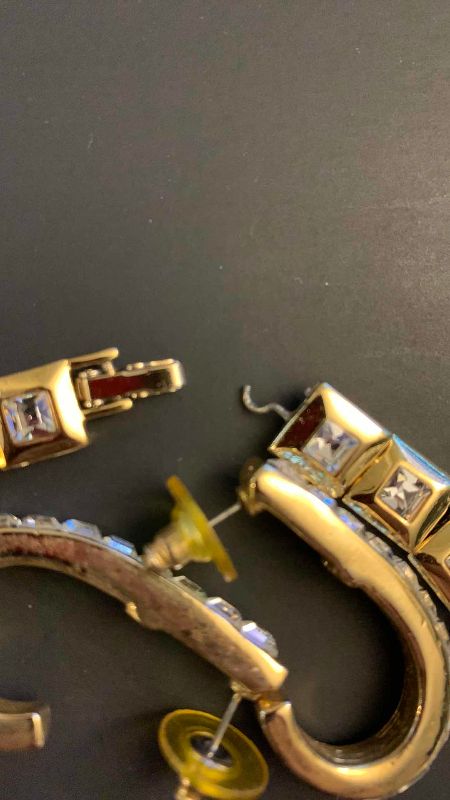 Photo 1 of NECKLACE AND JEWELRY PIECES