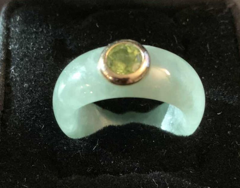 Photo 1 of VINTAGE JADE AND PERIDOT 14K YELLOW GOLD RING $800