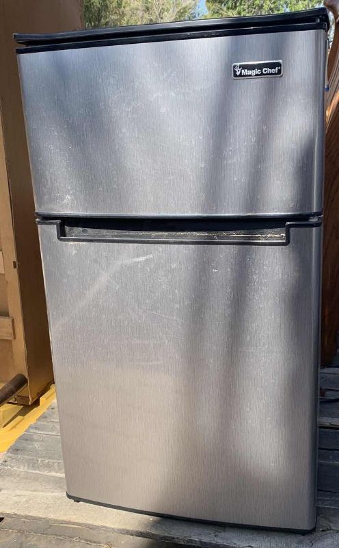 Photo 1 of MAGIC CHEF REFRIGERATOR/FREEZER MODEL HMDR31OSE