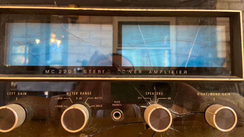 Photo 2 of MCINTOSH 2205 STEREO POWER AMPLIFIER