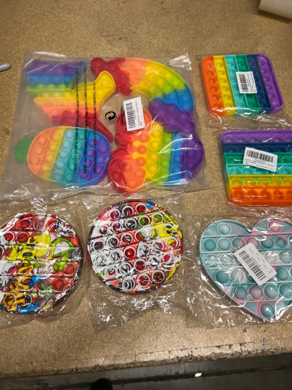 Photo 1 of bundle of amazon goods, fidget toys 