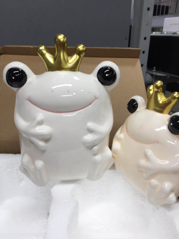 Photo 3 of 2Pcs Frog Decor Ceramic Statue, Cute Frogs Figurine Set with LED, Bedroom Furniture Desktop Mantel Festival Decor(White)
