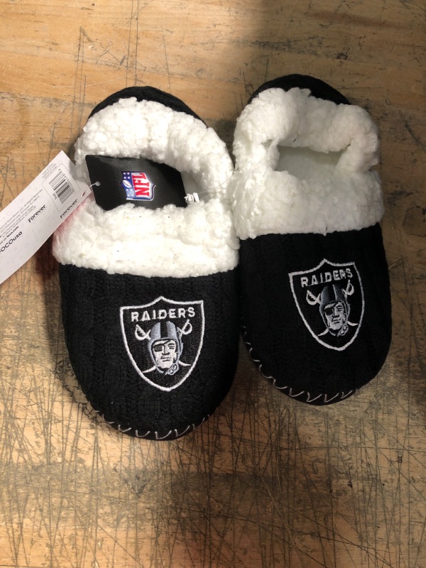 Photo 2 of FOCO Kids NFL Team Color Moccasin Slippers (SIZE 5-6)

