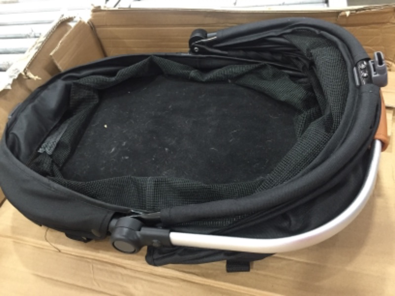Photo 1 of (VERY HAIRY)
Pet Gear View 360 Pet Safety Carrier & Car Seat for Small Dogs & Cats Push Button Entry
