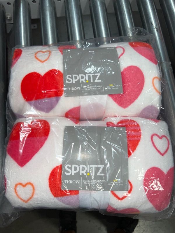 Photo 2 of 2 PACK - Oversized Hearts Plush Valentine's Day Throw Blanket White/Red - Spritz