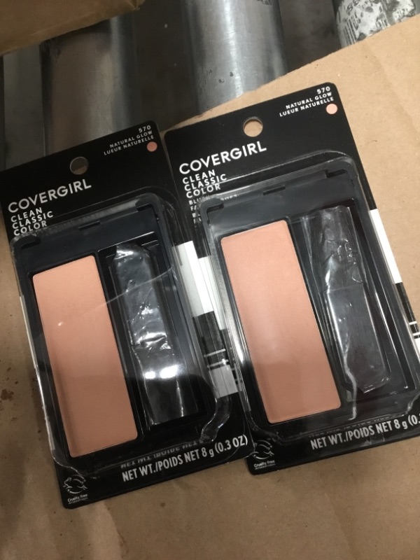 Photo 2 of COVERGIRL Classic Color Blush ((570 NATURAL GLOW) - 0.3oz - 2 PACK

