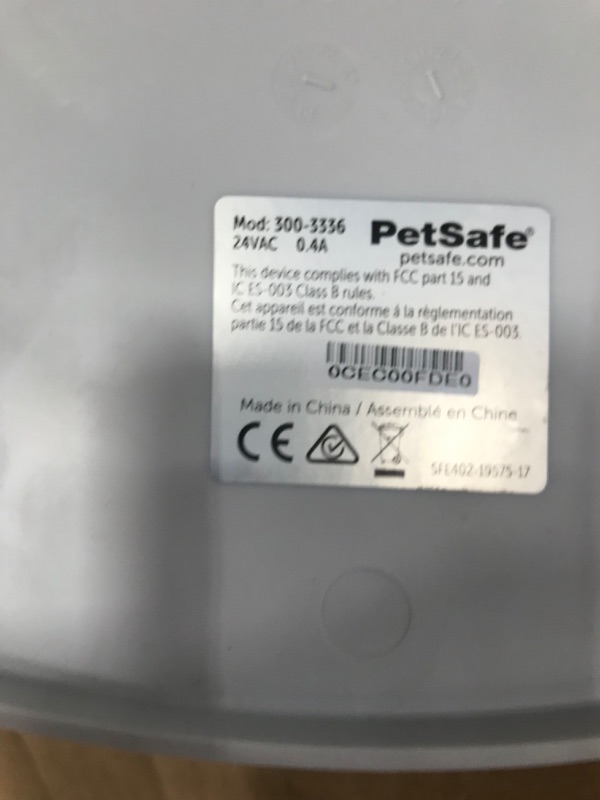 Photo 2 of PetSafe Simply Clean Automatic Self-Cleaning Cat Litter Box
