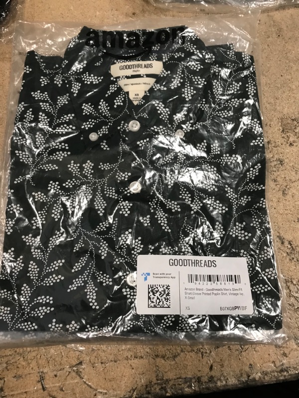 Photo 1 of Goodthreads Men's Slim-Fit Short-Sleeve Printed Poplin Shirt X-Small Dark Green, Leaf Print