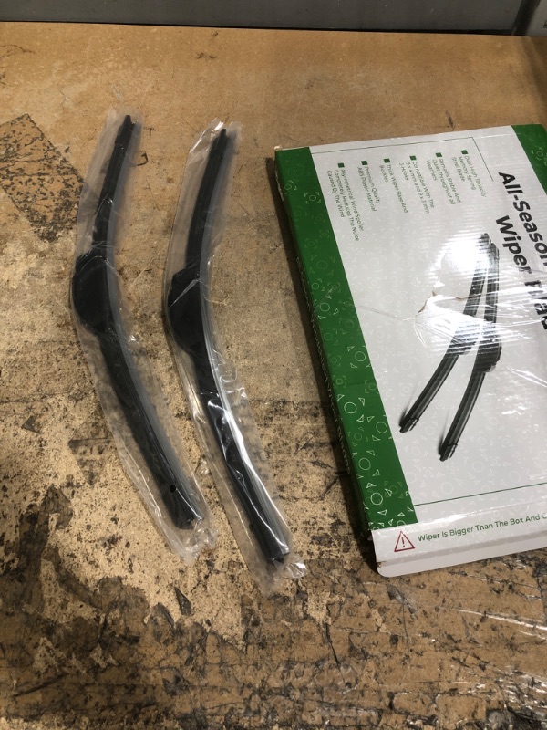 Photo 2 of lebogner Wiper Blades 18 Inch + 18 Inch Pack of 2 All-Seasons Automotive Replacement Windshield Wiper Blades For My Car, Stable And Quiet Silicone Beam Blade Compatible With U/J Hook, Easy To Install 18" + 18"