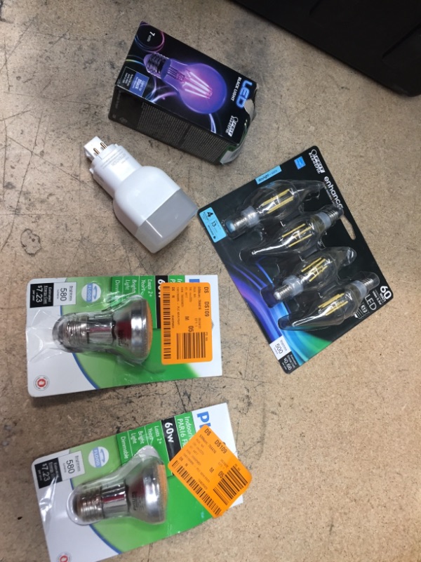 Photo 1 of ***SOLD AS A BUNDLE**NOT REFUNDABLE***
Bundle of miscellaneous lightbulbs 
