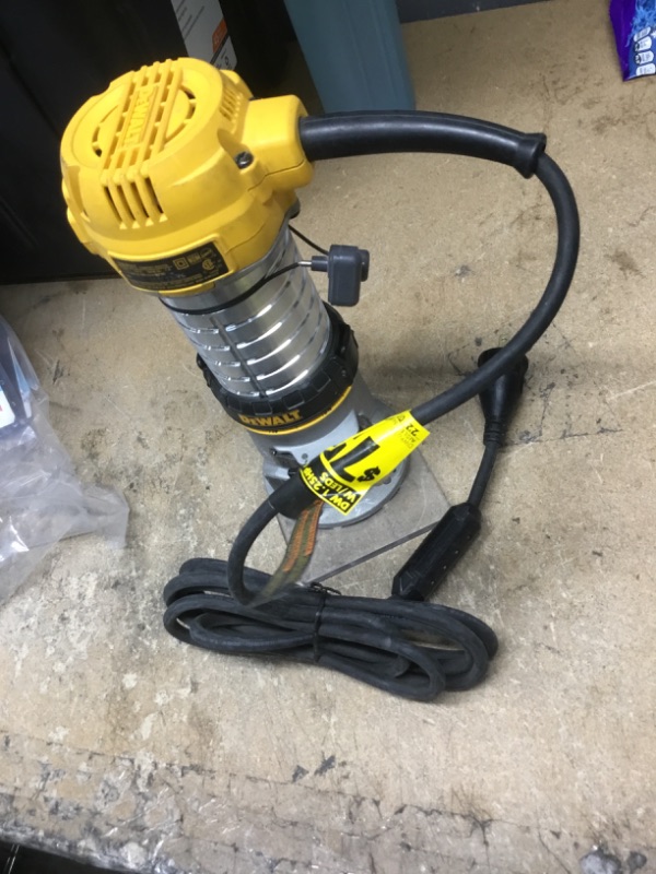 Photo 2 of 
DEWALT
7 Amp Corded 1-1/4 HP Max Torque Variable Speed Compact Router with LEDs